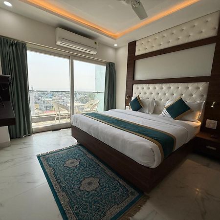 Hotel 7 Heaven Dehradun Eksteriør bilde