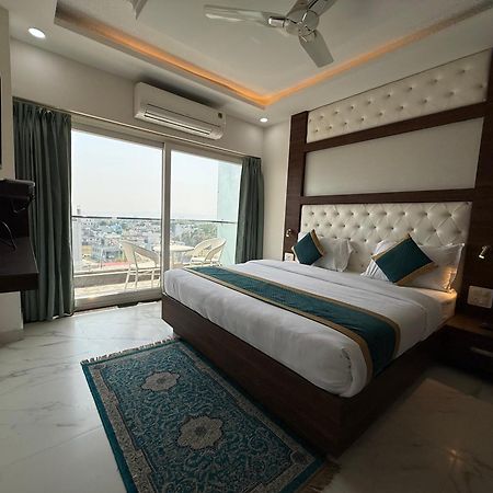 Hotel 7 Heaven Dehradun Eksteriør bilde