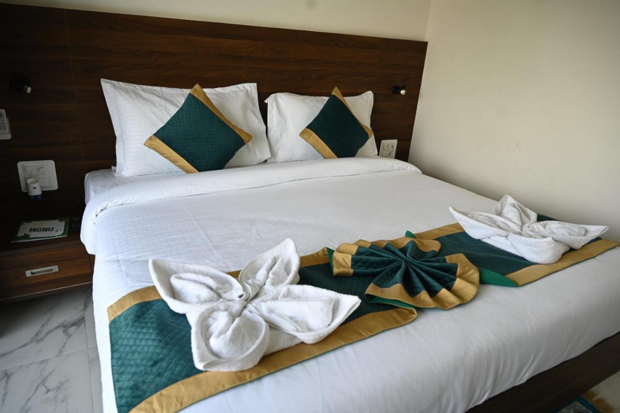 Hotel 7 Heaven Dehradun Eksteriør bilde