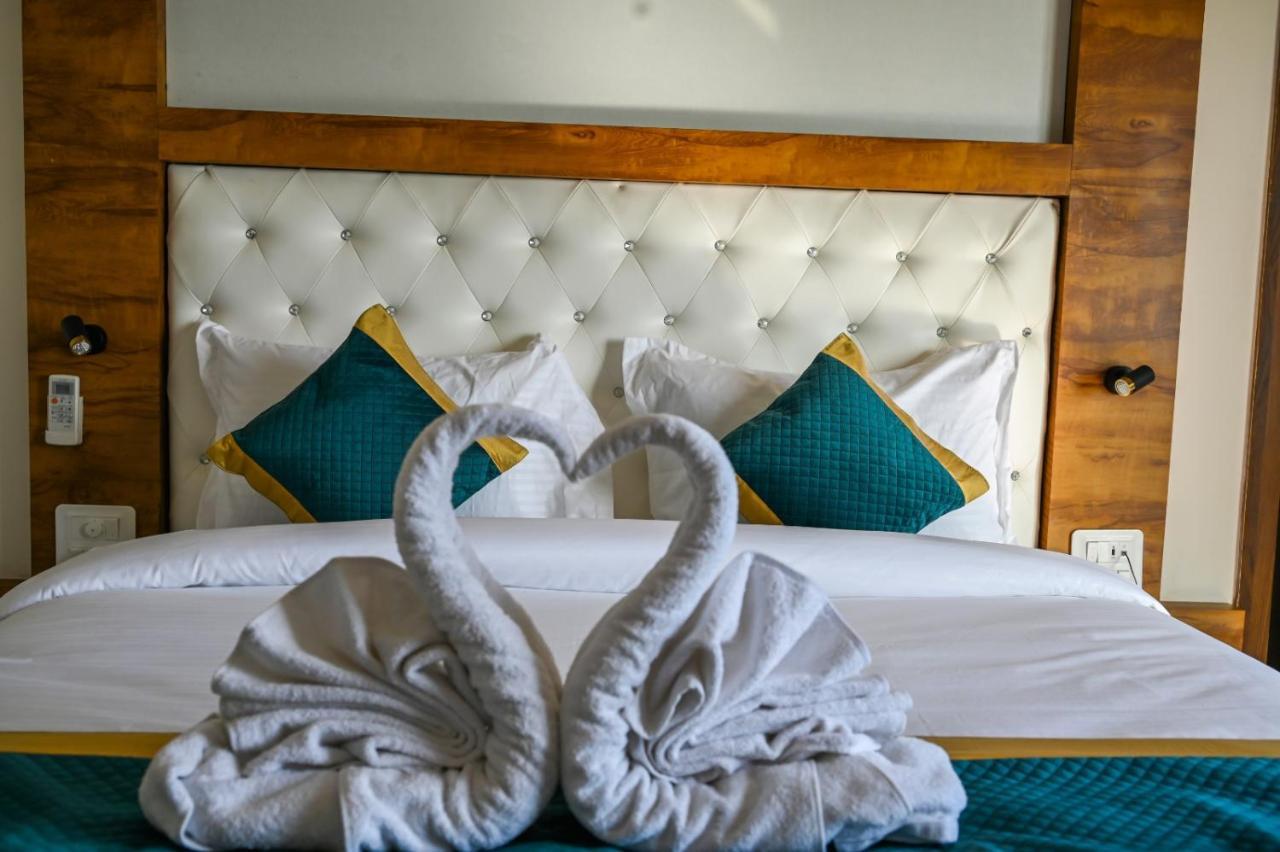 Hotel 7 Heaven Dehradun Eksteriør bilde