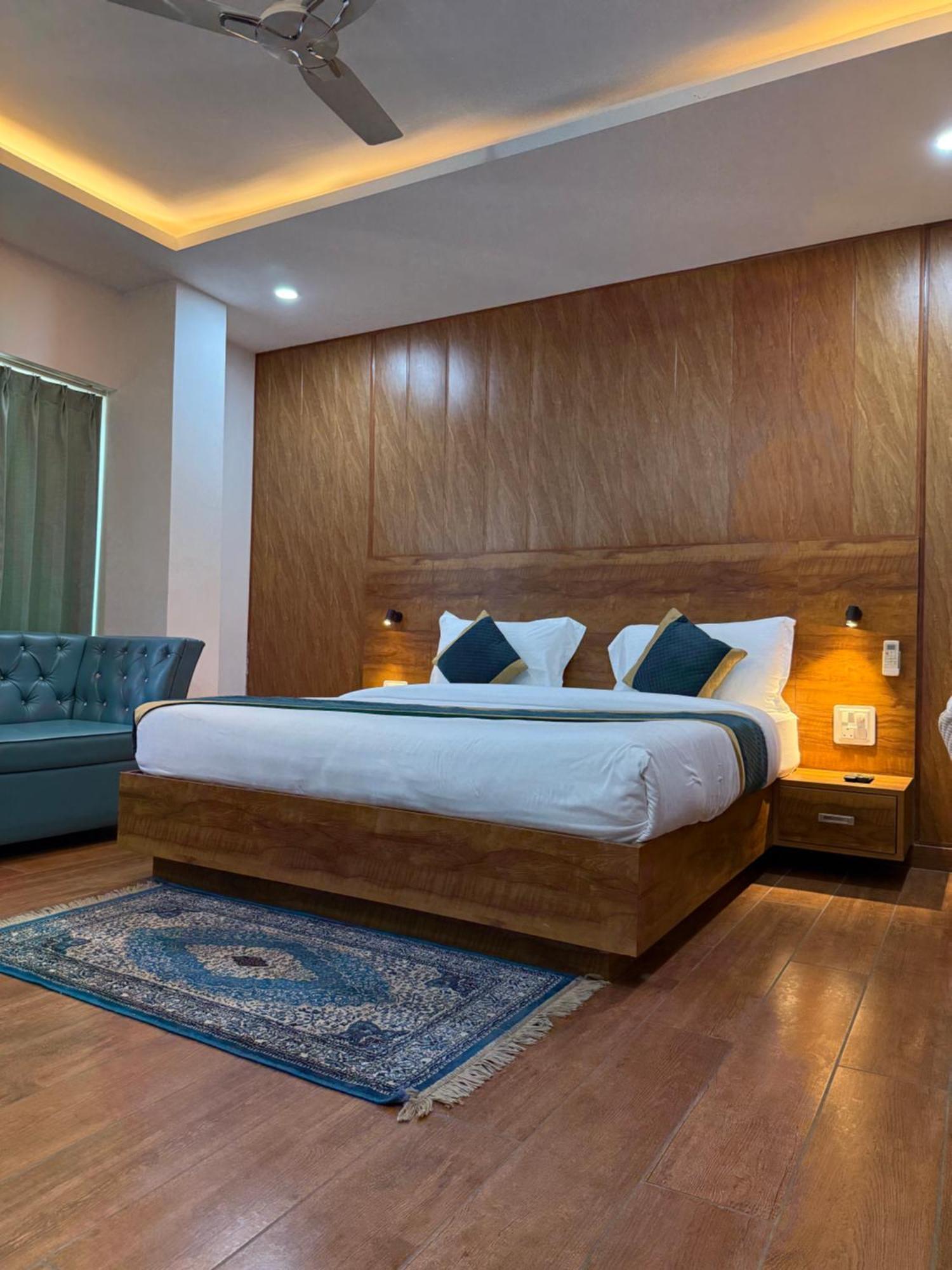 Hotel 7 Heaven Dehradun Eksteriør bilde