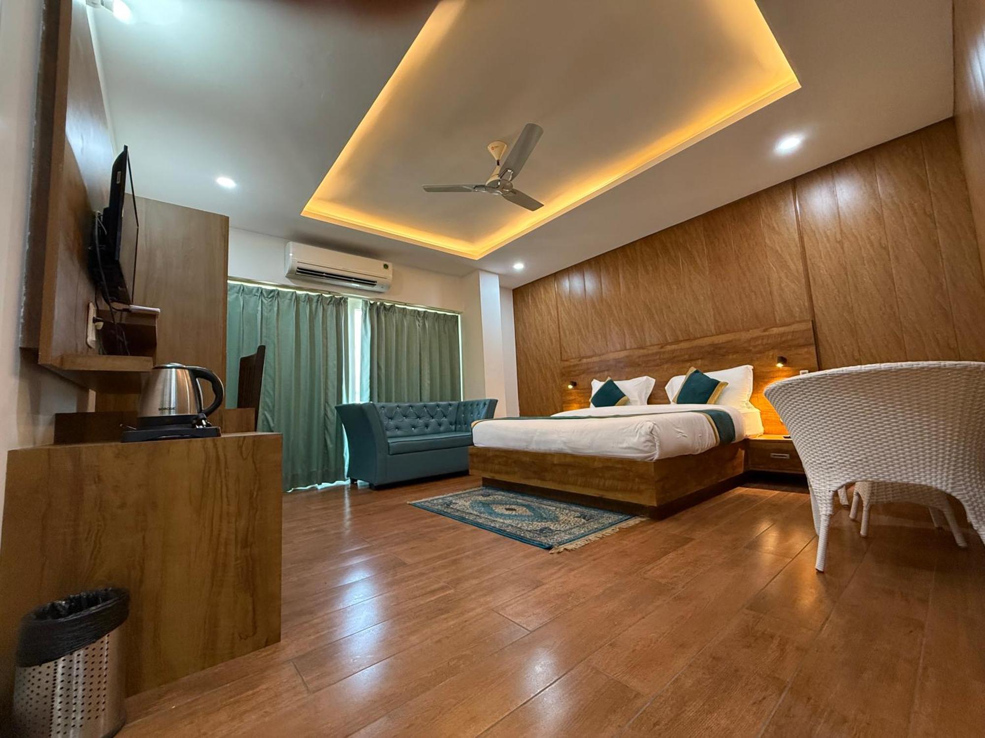 Hotel 7 Heaven Dehradun Eksteriør bilde