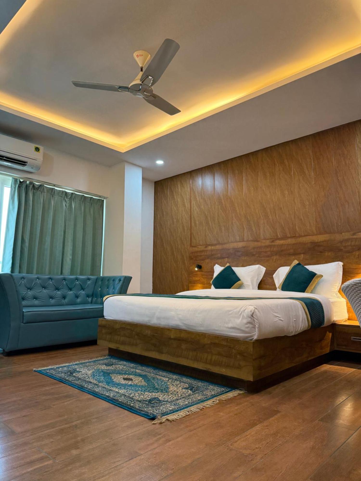 Hotel 7 Heaven Dehradun Eksteriør bilde
