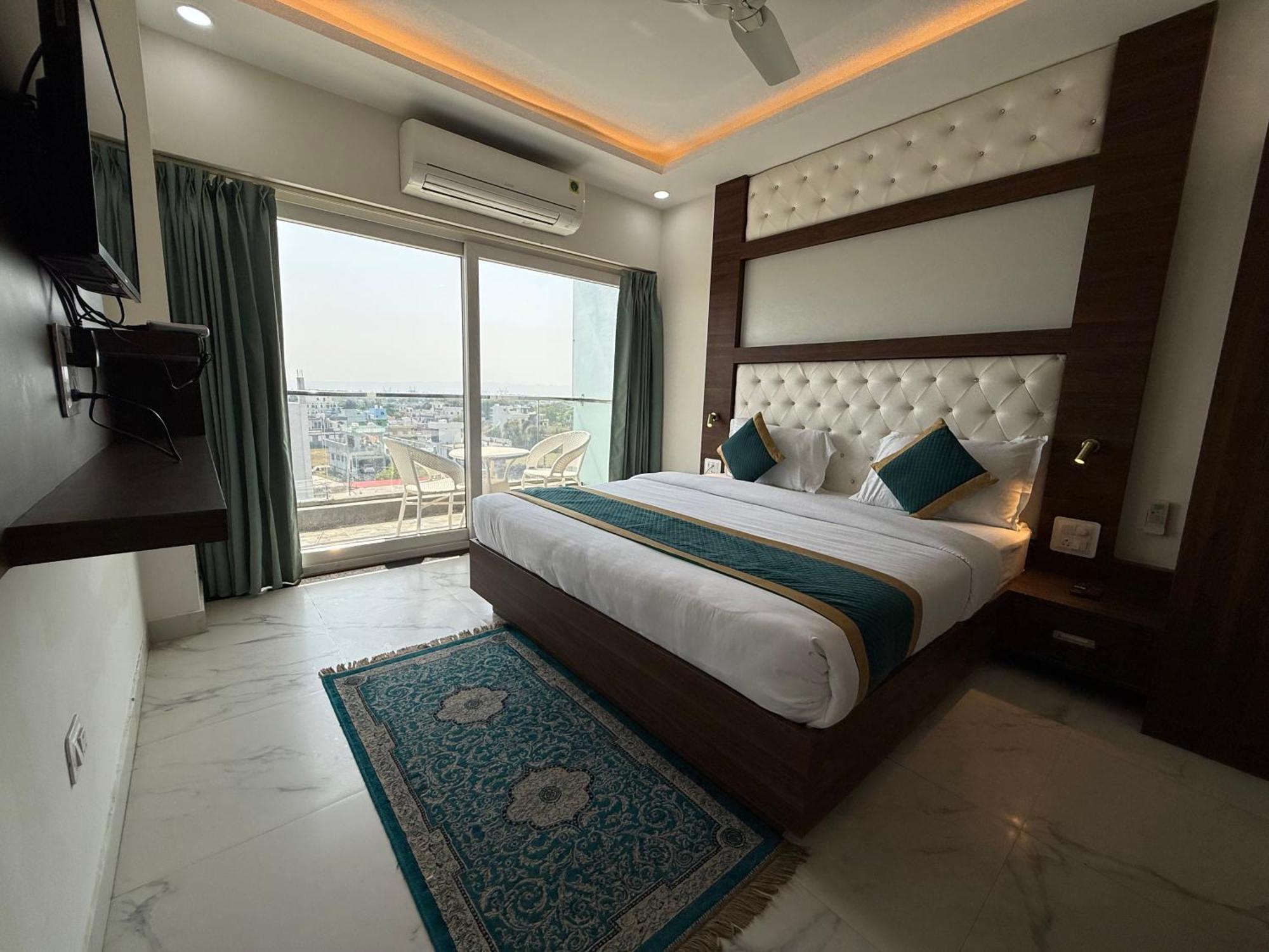 Hotel 7 Heaven Dehradun Eksteriør bilde
