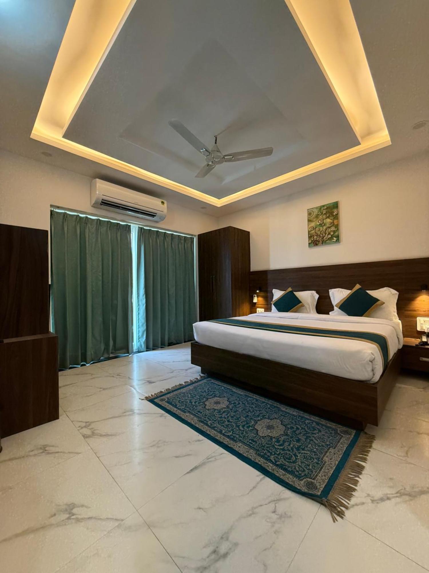 Hotel 7 Heaven Dehradun Eksteriør bilde